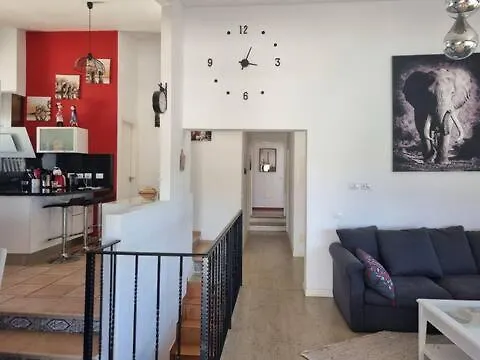 Grosses Haus Mit Garten Und Blick Auf Kanarische Huegellandschaft