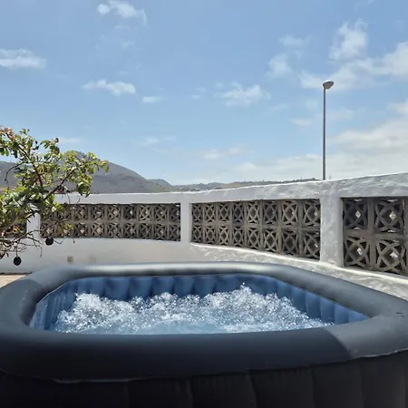 Grosses Haus Mit Garten Und Blick Auf Kanarische Huegellandschaft * Las Palmas de Gran Canaria